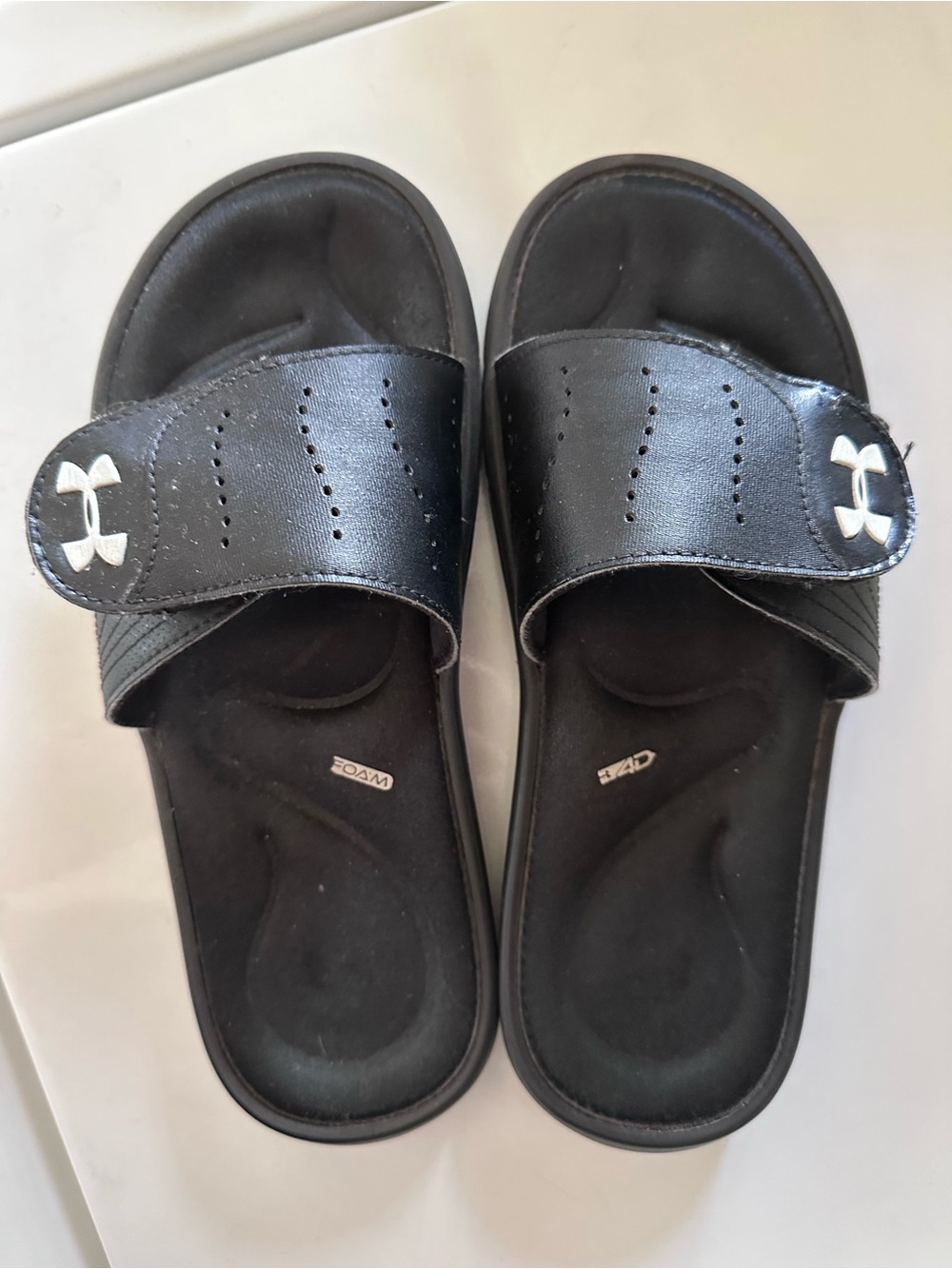 Fair condition Under Armor slides SEE PICS!